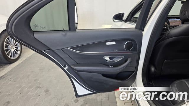 Mercedes-Benz E-Class 2019 — ფოტო 5/35