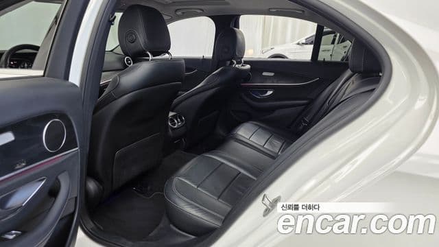 Mercedes-Benz E-Class 2019 — ფოტო 17/35