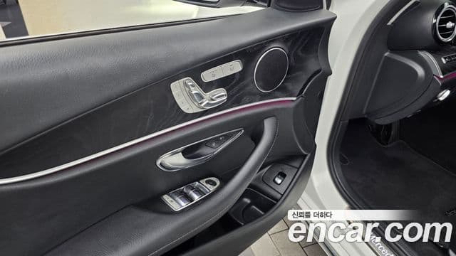 Mercedes-Benz E-Class 2019 — ფოტო 29/35