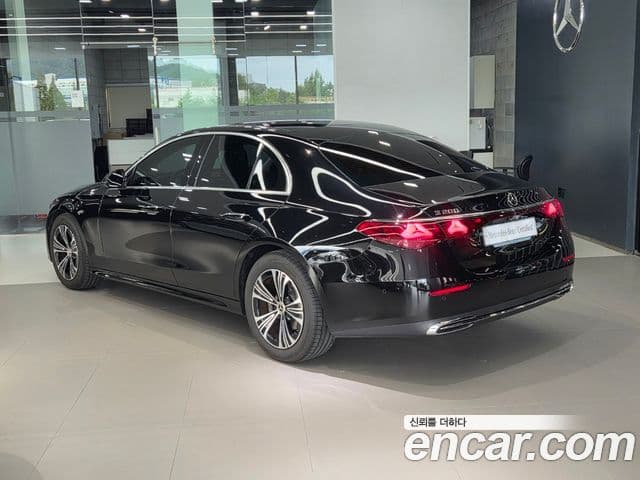Mercedes-Benz E-Class 2025 — Фото 2/20