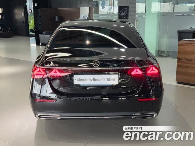 Mercedes-Benz E-Class 2025 — Фото 4/20