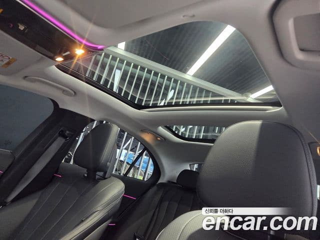 Mercedes-Benz E-Class 2025 — Фото 17/20