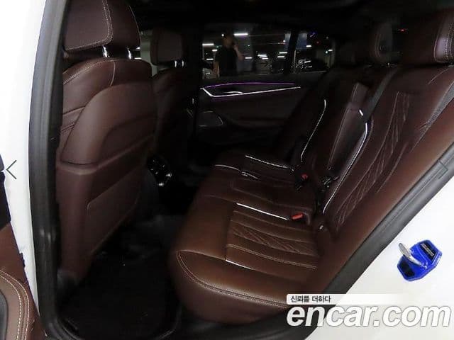 BMW 5 Series 2021 — ფოტო 6/20