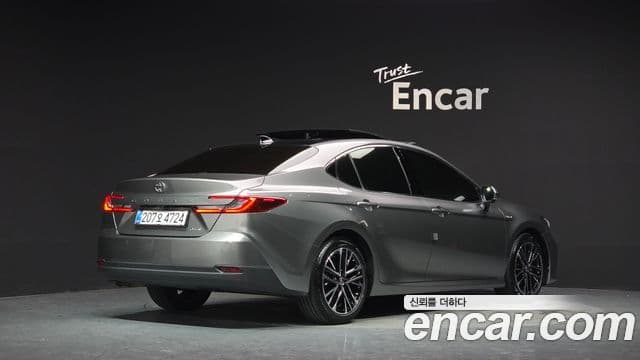 Toyota Camry 2025 — Photo 27/36