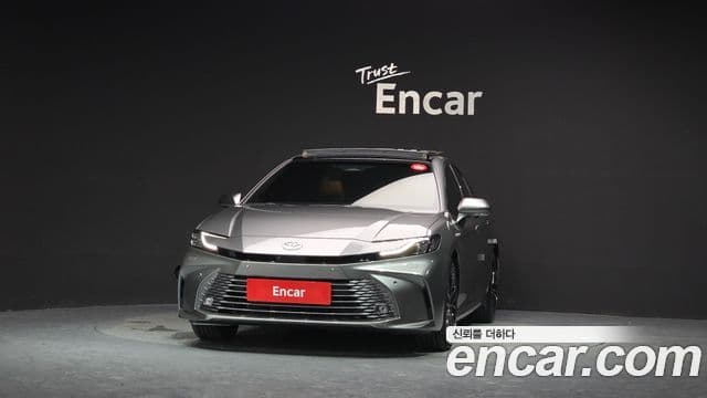 Toyota Camry 2025 — Photo 7/36