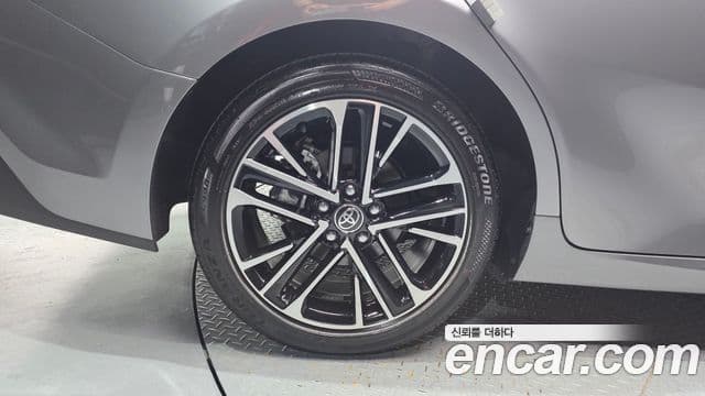 Toyota Camry 2025 — Photo 12/36