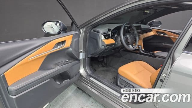 Toyota Camry 2025 — Photo 21/36