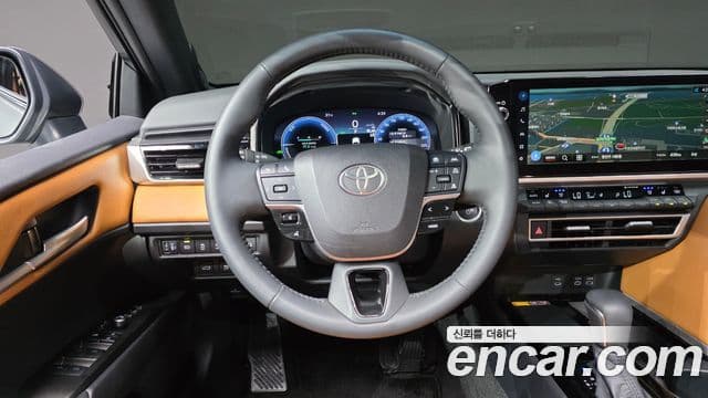 Toyota Camry 2025 — Photo 18/36