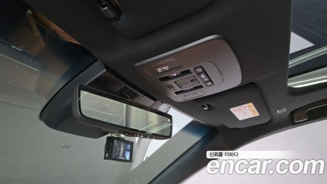 Toyota Camry 2025 — Photo 20/36