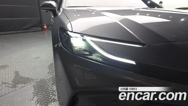 Toyota Camry 2025 — Photo 13/36