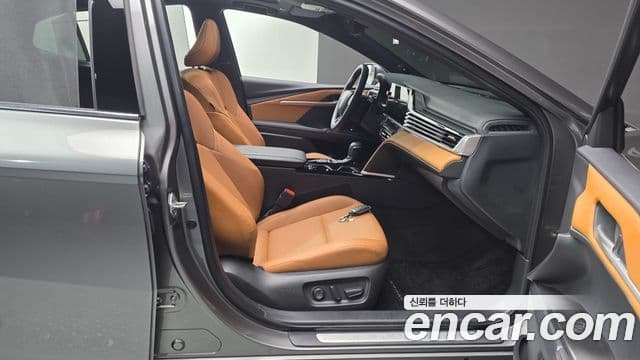 Toyota Camry 2025 — Photo 11/36