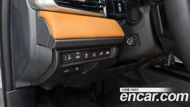 Toyota Camry 2025 — Photo 5/36