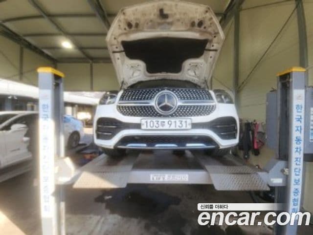 Mercedes-Benz GLE-Class 2019 — фото 3 из 3