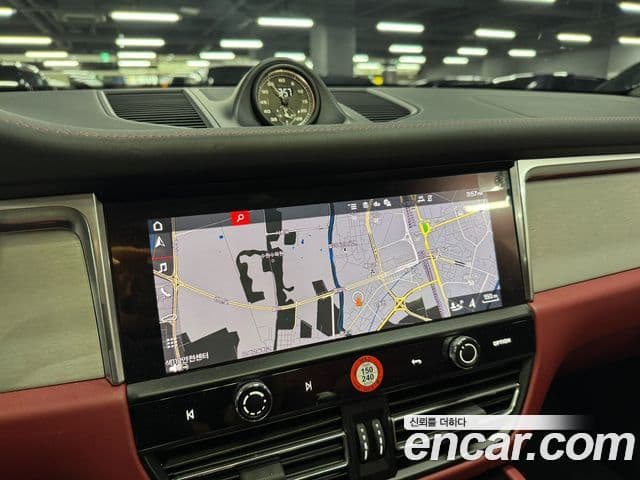Porsche Macan 2022 — Şəkil 6/16