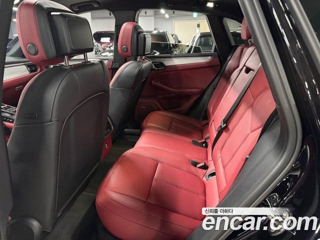 Porsche Macan 2022 — Şəkil 14/16