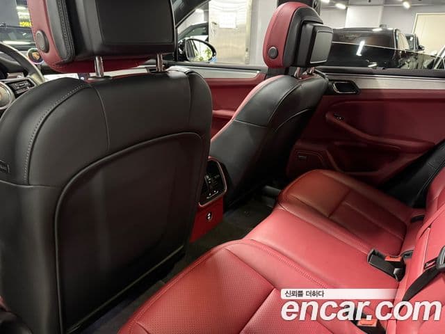 Porsche Macan 2022 — Şəkil 15/16