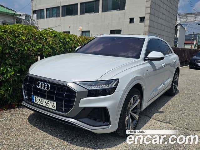 Audi Q7 2021 — ფოტო 1/9