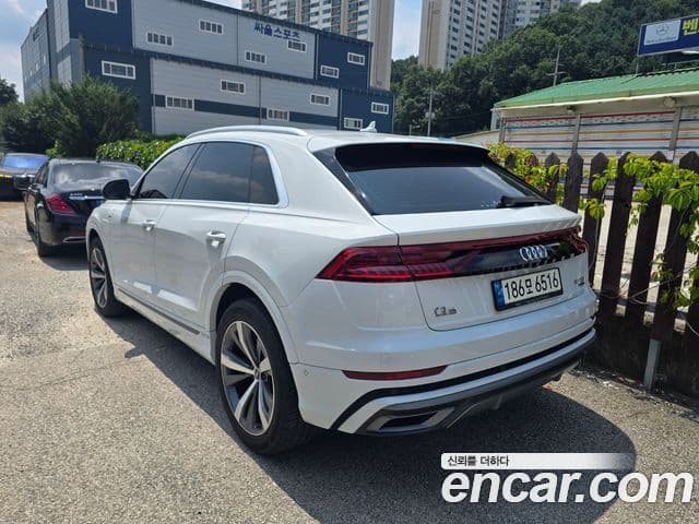 Audi Q7 2021 — ფოტო 3/9