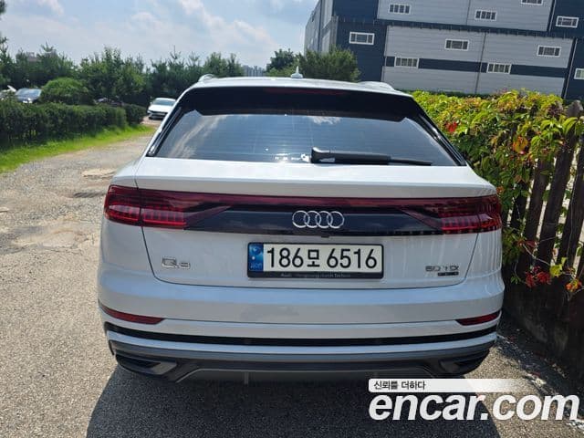 Audi Q7 2021 — ფოტო 4/9