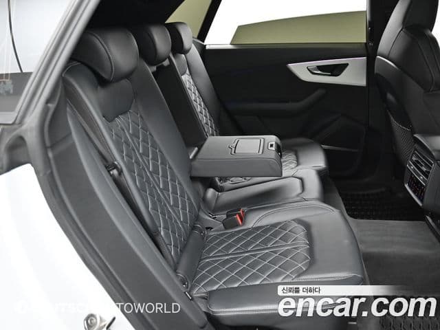 Audi Q8 2021 — Photo 17/20