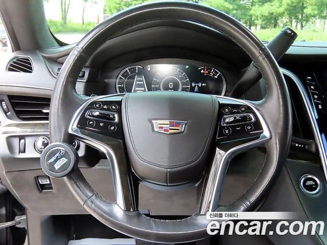 Cadillac Escalade 2019 — Фото 8/20