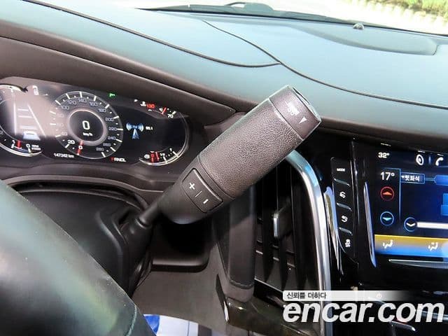 Cadillac Escalade 2019 — Фото 12/20