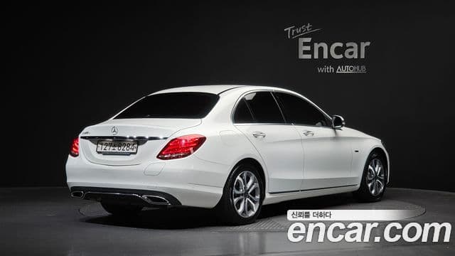 Mercedes-Benz C-Class 2018 — Фото 2/20