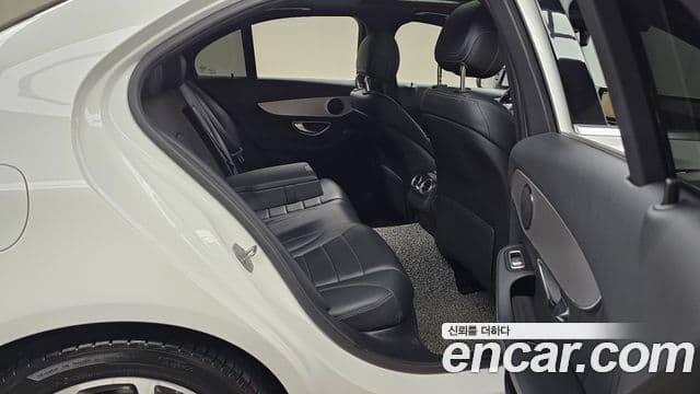 Mercedes-Benz C-Class 2018 — Фото 11/20