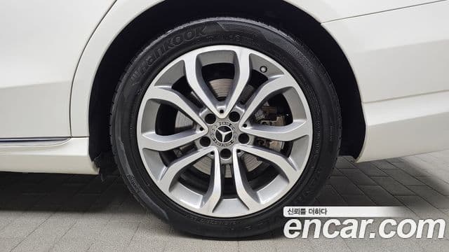 Mercedes-Benz C-Class 2018 — Şəkil 30/30