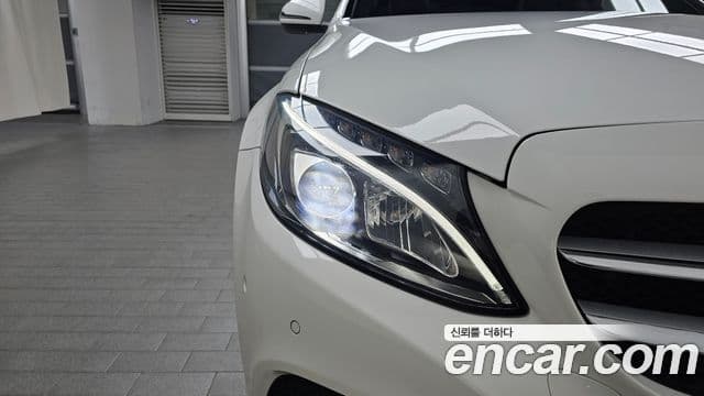 Mercedes-Benz C-Class 2018 — Şəkil 20/30