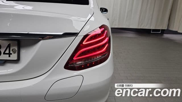 Mercedes-Benz C-Class 2018 — Şəkil 21/30