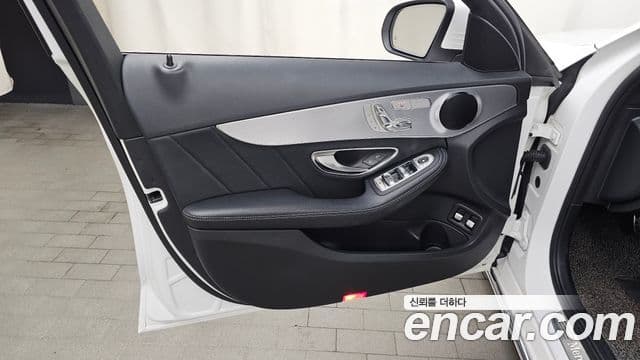 Mercedes-Benz C-Class 2018 — Şəkil 22/30