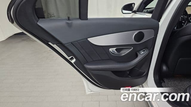 Mercedes-Benz C-Class 2018 — Şəkil 11/30