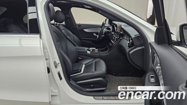 Mercedes-Benz C-Class 2018 — Şəkil 23/30