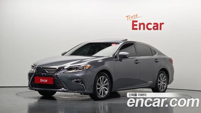 Lexus ES300h 2018 — Фото 1/20