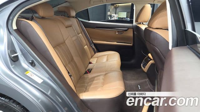 Lexus ES300h 2018 — Фото 12/20