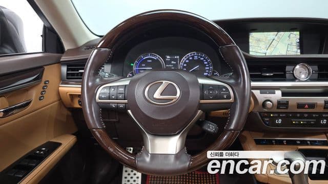 Lexus ES300h 2018 — Фото 13/20