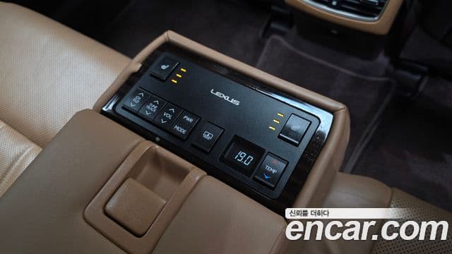 Lexus ES300h 2018 — Фото 19/20