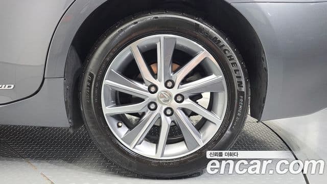 Lexus ES300h 2018 — Photo 25/34