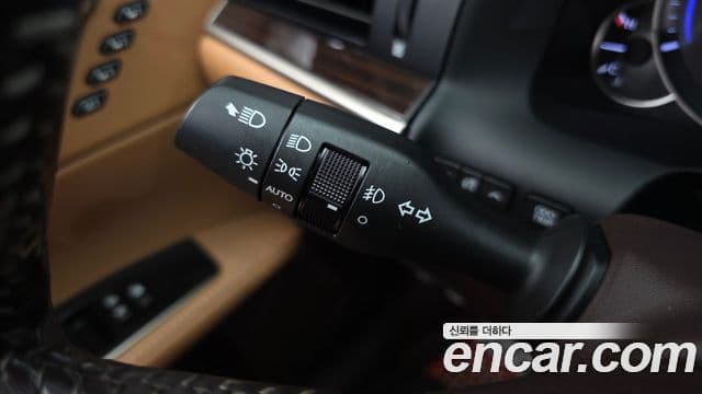 Lexus ES300h 2018 — Photo 2/34