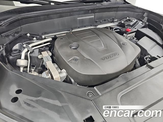 Volvo XC90 2018 — ფოტო 17/19