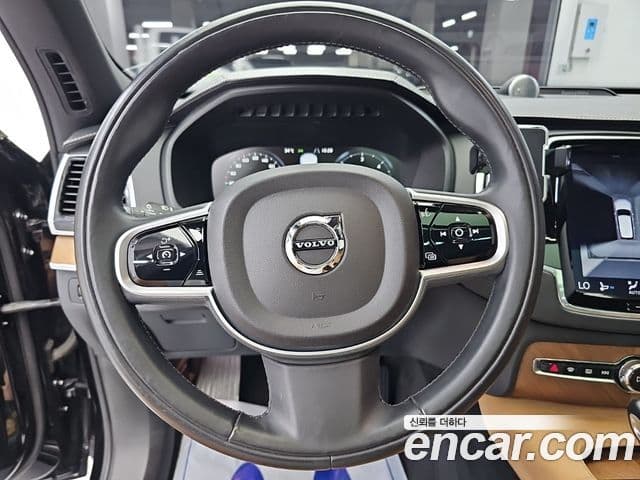Volvo XC90 2018 — ფოტო 8/19