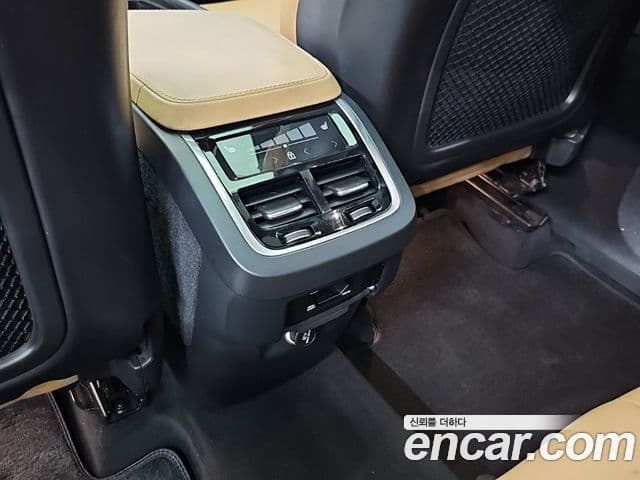 Volvo XC90 2018 — ფოტო 3/19