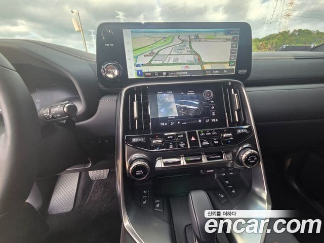 Lexus LX 2025 — Photo 13/18