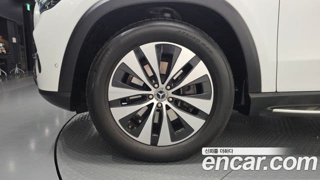 Mercedes-Benz GLE-Class 2025 — Photo 27/34