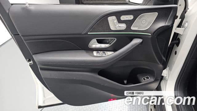 Mercedes-Benz GLE-Class 2025 — Photo 6/34