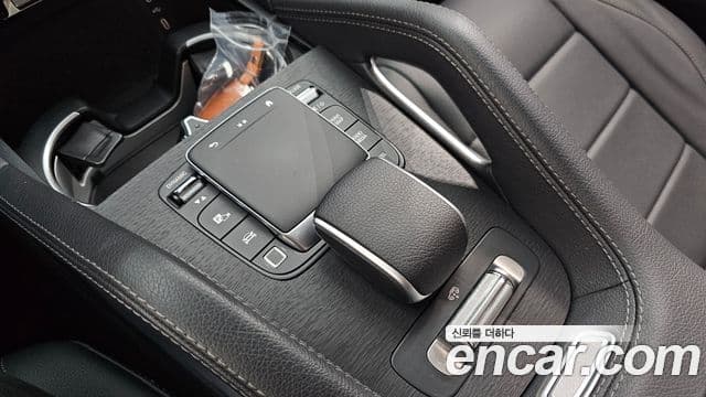 Mercedes-Benz GLE-Class 2025 — Photo 26/34