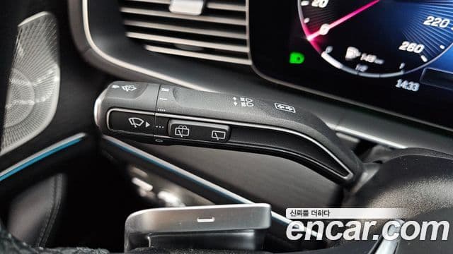 Mercedes-Benz GLE-Class 2025 — Photo 28/34