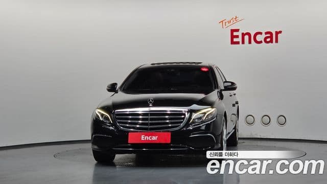 Mercedes-Benz E-Class 2019 — Фото 2/20