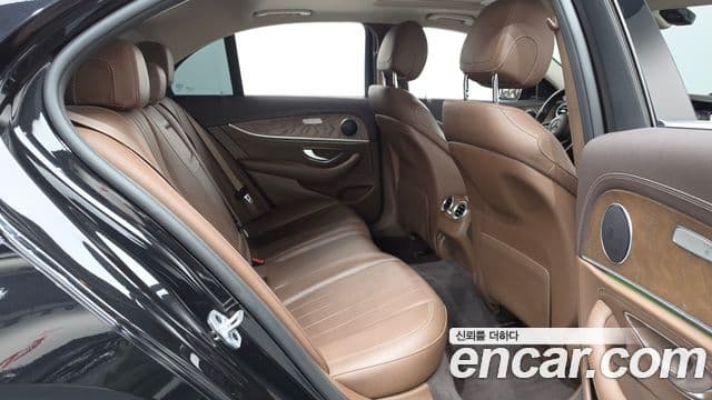 Mercedes-Benz E-Class 2019 — Фото 10/20